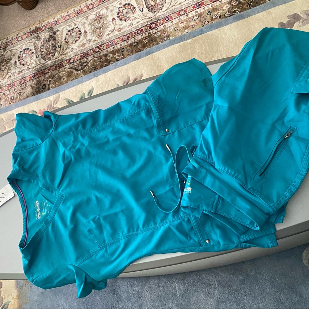Scrub set